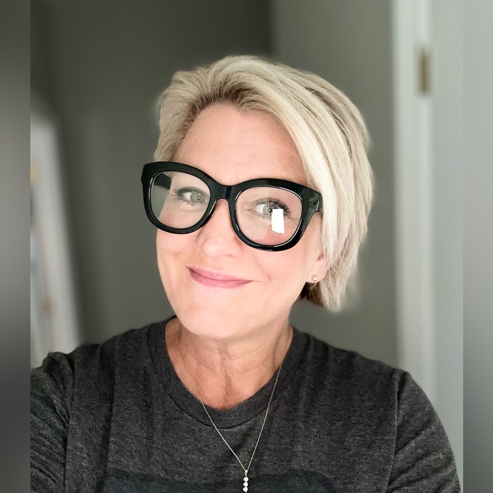 Meet your Posher, Carrie